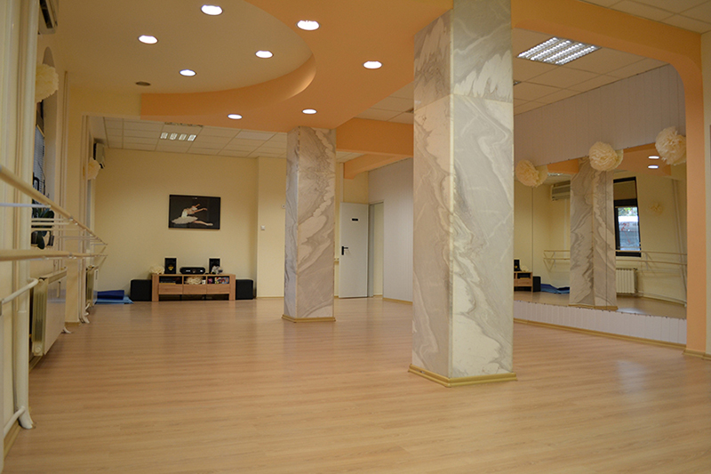 Новата зала на балетна школа Финес